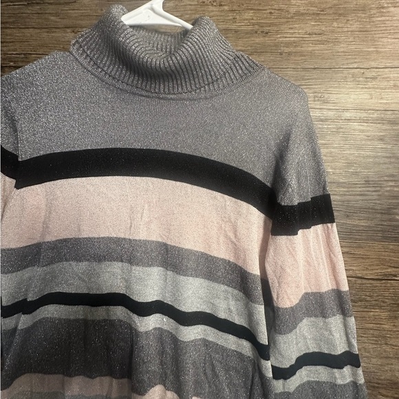 Joseph A Gray Black Turtleneck Sweater with Cowl Design - Picture 3 of 10